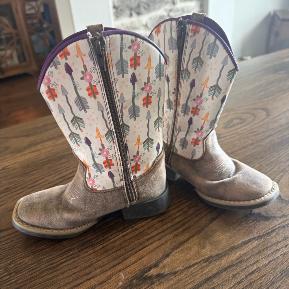Justin Boots Kids Boots with Arrow Pattern and Brown Base